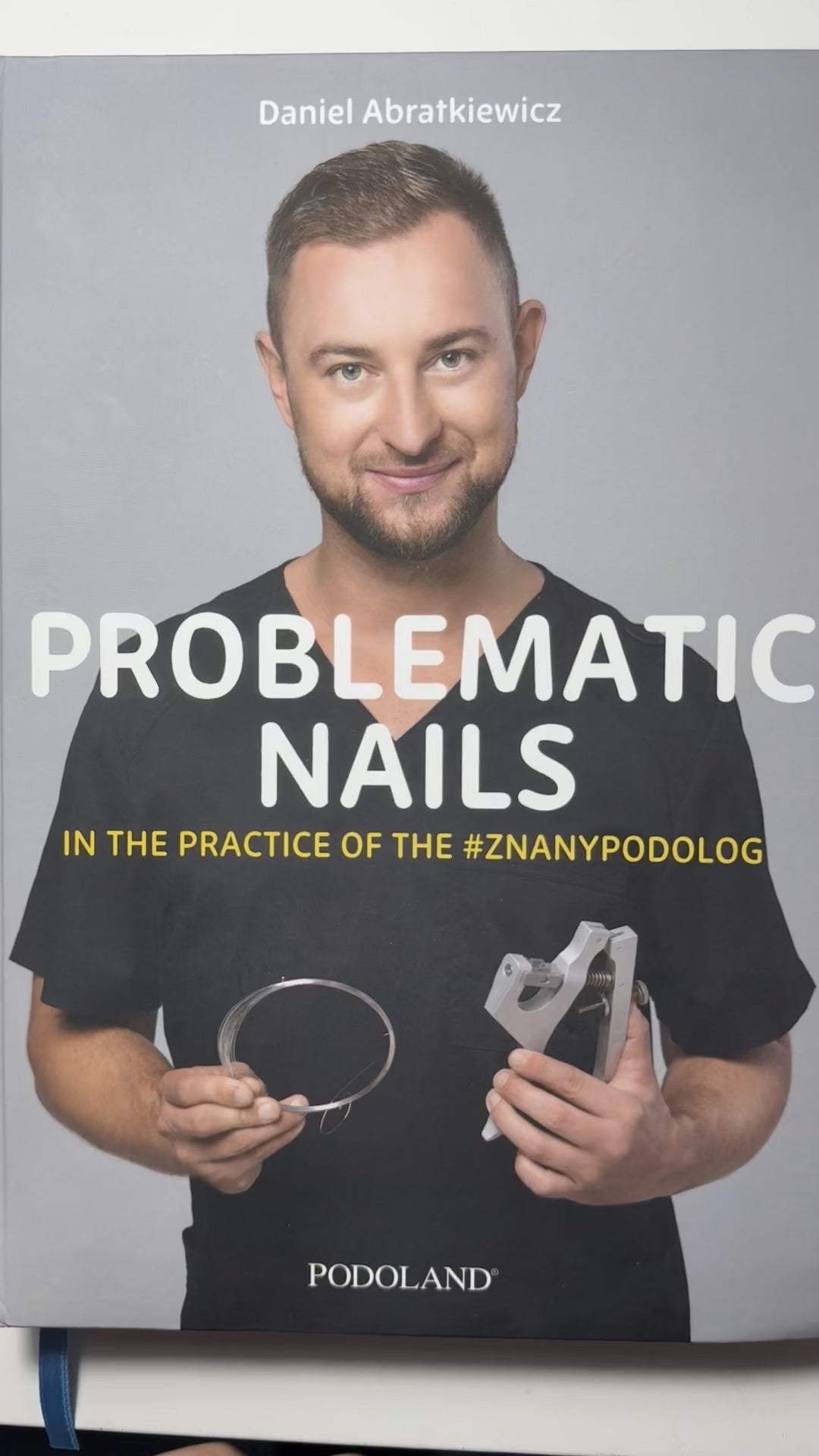 Libro " Problematic Nails " de Daniel Abratkiewicz